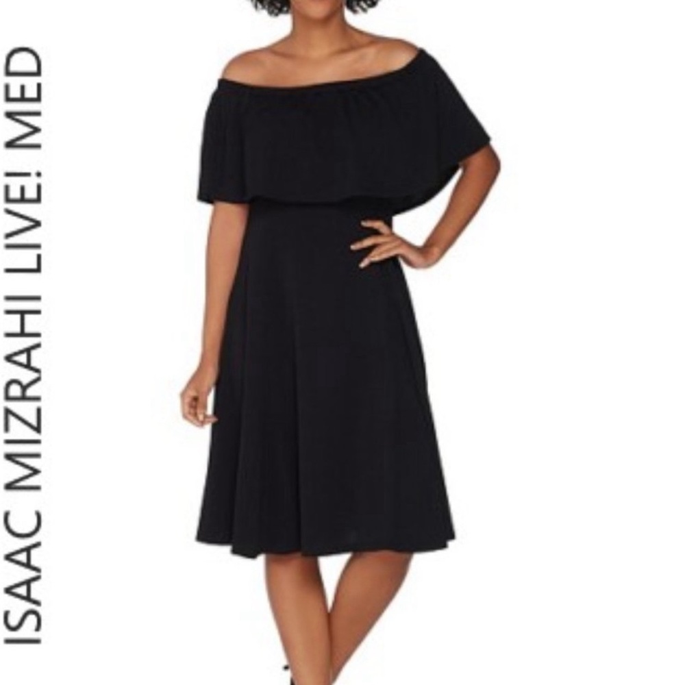 Off shoulder black dress. ISAAC MIZRAHI PEBBLE KNIT
CONVERTIBLE RUFFLE. Size M